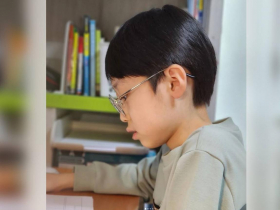 他10歲跳級上高中，卻覺得像「解題機器」...神童淪落同學口中的笨蛋宅男，校園黑幕如何毀掉求學路